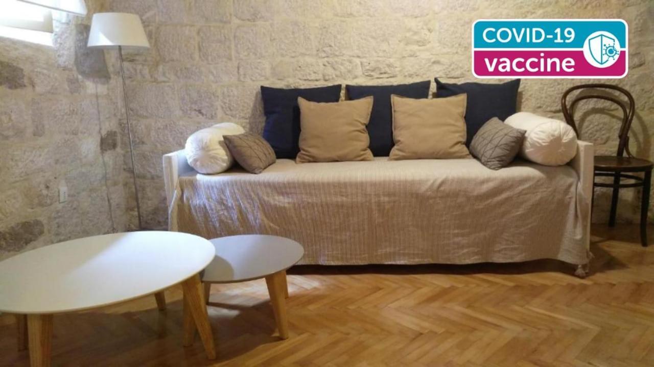 Rooms Livia Trogir Exterior foto