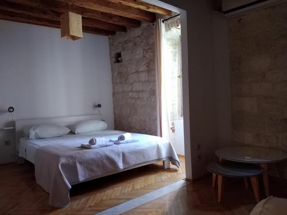 Rooms Livia Trogir Exterior foto