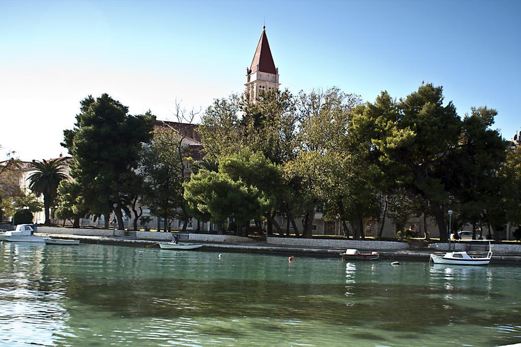 Rooms Livia Trogir Exterior foto