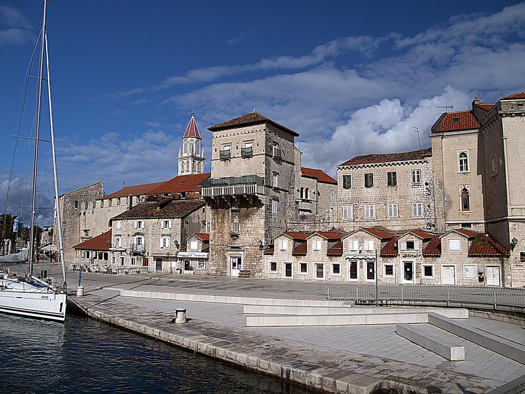 Rooms Livia Trogir Exterior foto