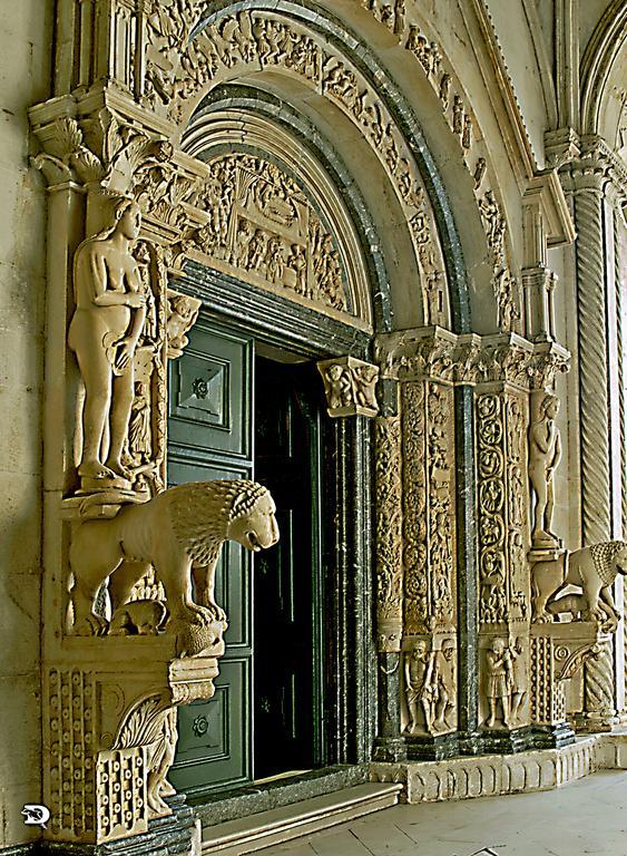 Rooms Livia Trogir Exterior foto